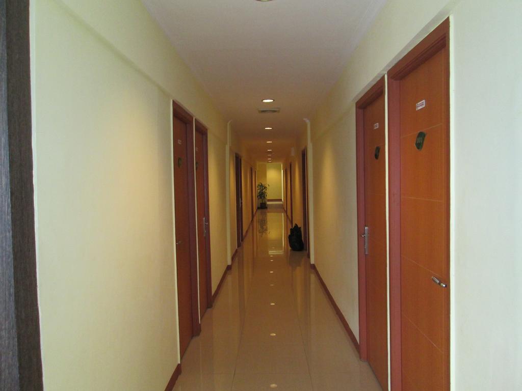 Green Leaf Inn Pontianak Exterior photo