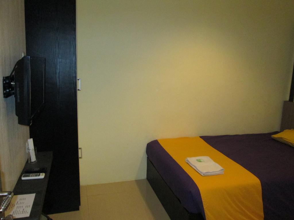 Green Leaf Inn Pontianak Room photo