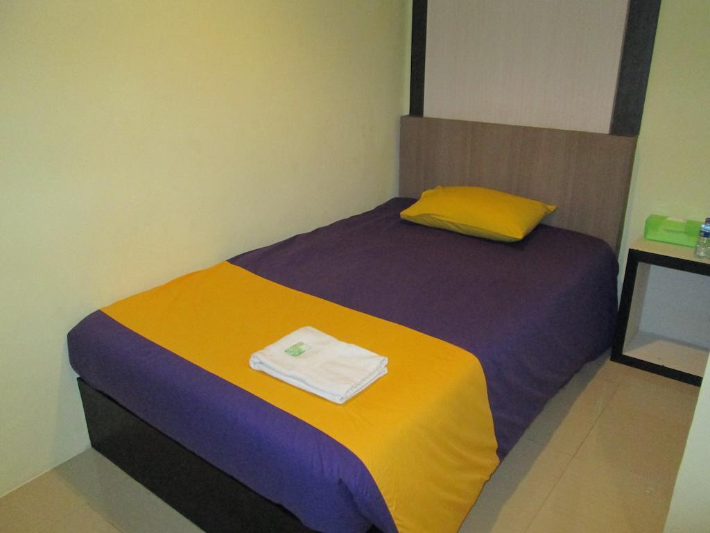 Green Leaf Inn Pontianak Room photo