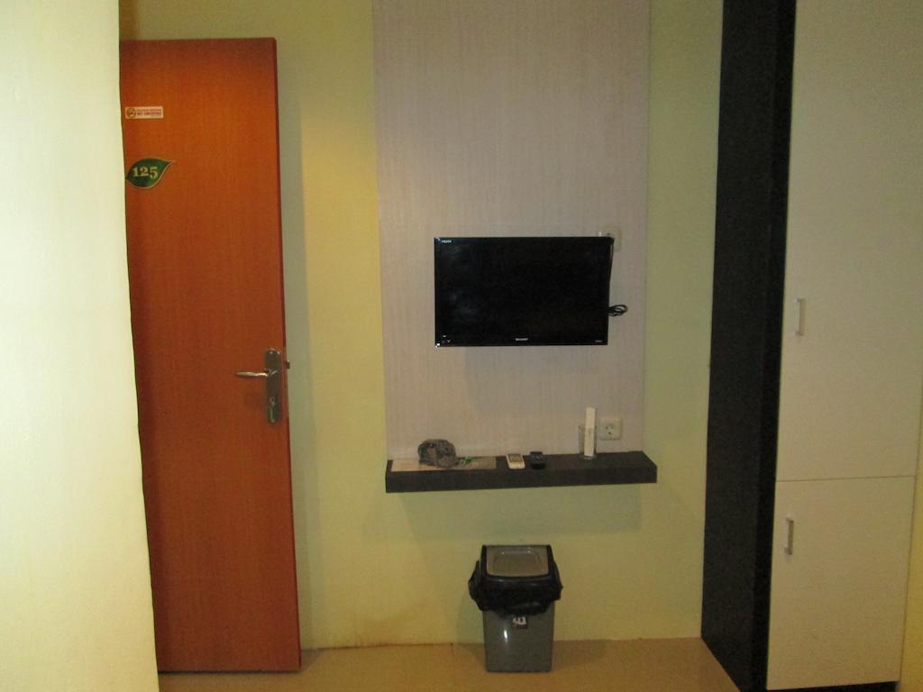 Green Leaf Inn Pontianak Room photo
