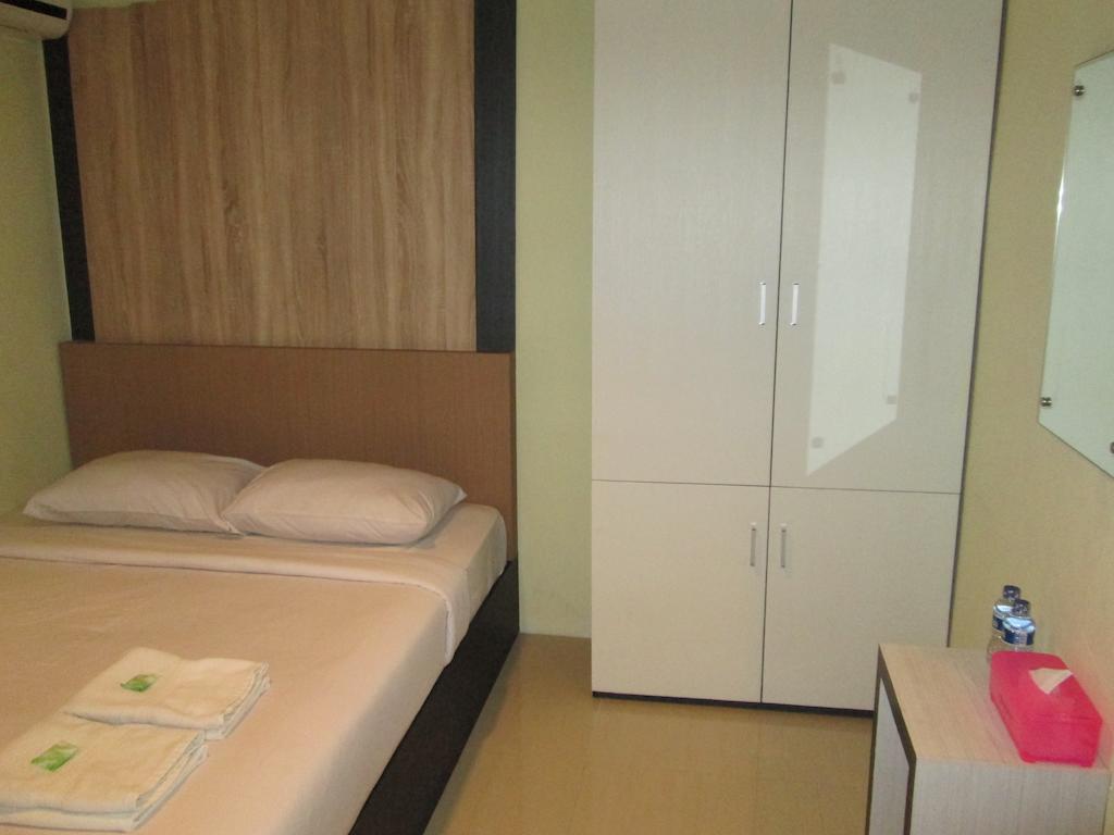 Green Leaf Inn Pontianak Room photo